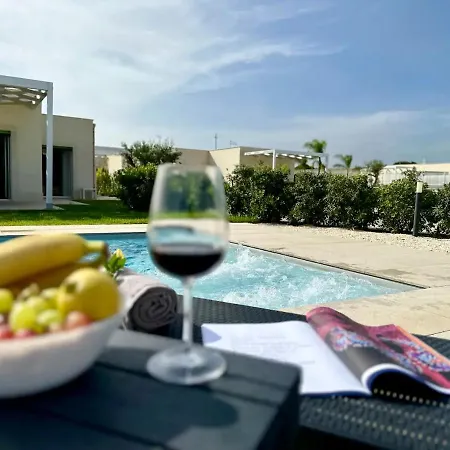 Zefiro Tra Piscina E Mare * Brucoli