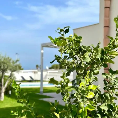 Zefiro Tra Piscina E Mare *