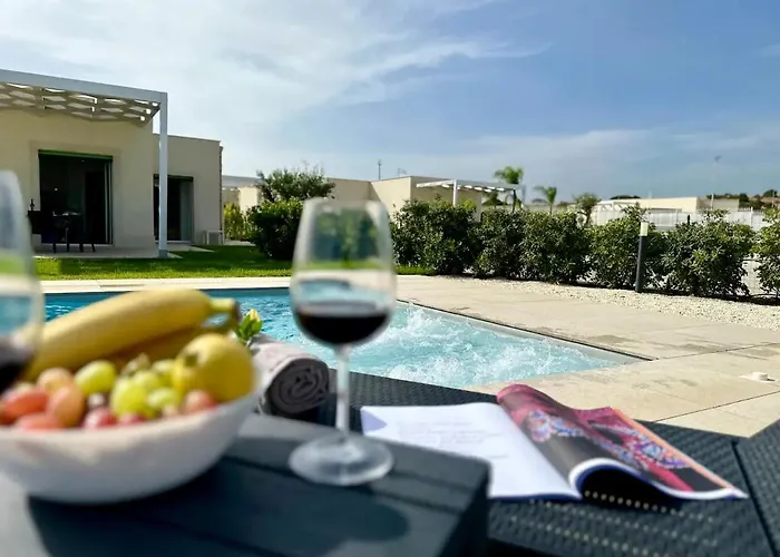 Zefiro Tra Piscina E Mare * Brucoli