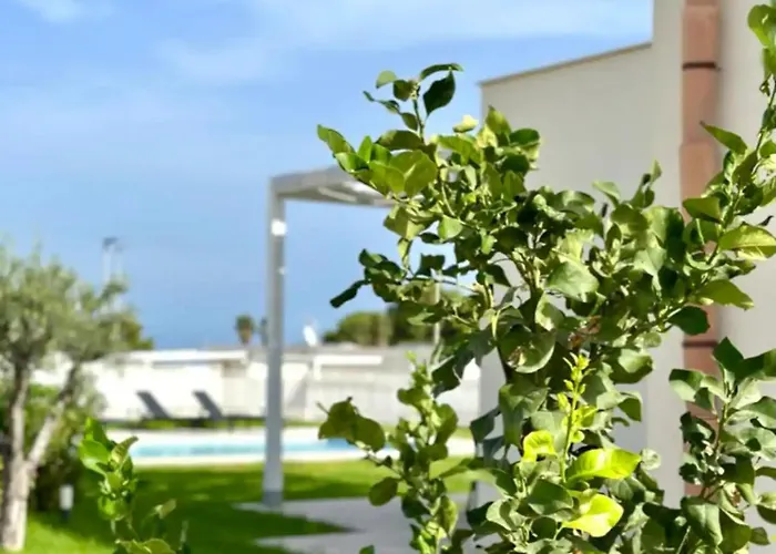Zefiro Tra Piscina E Mare *
