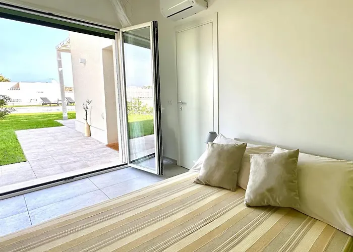 Zefiro Tra Piscina E Mare * Brucoli